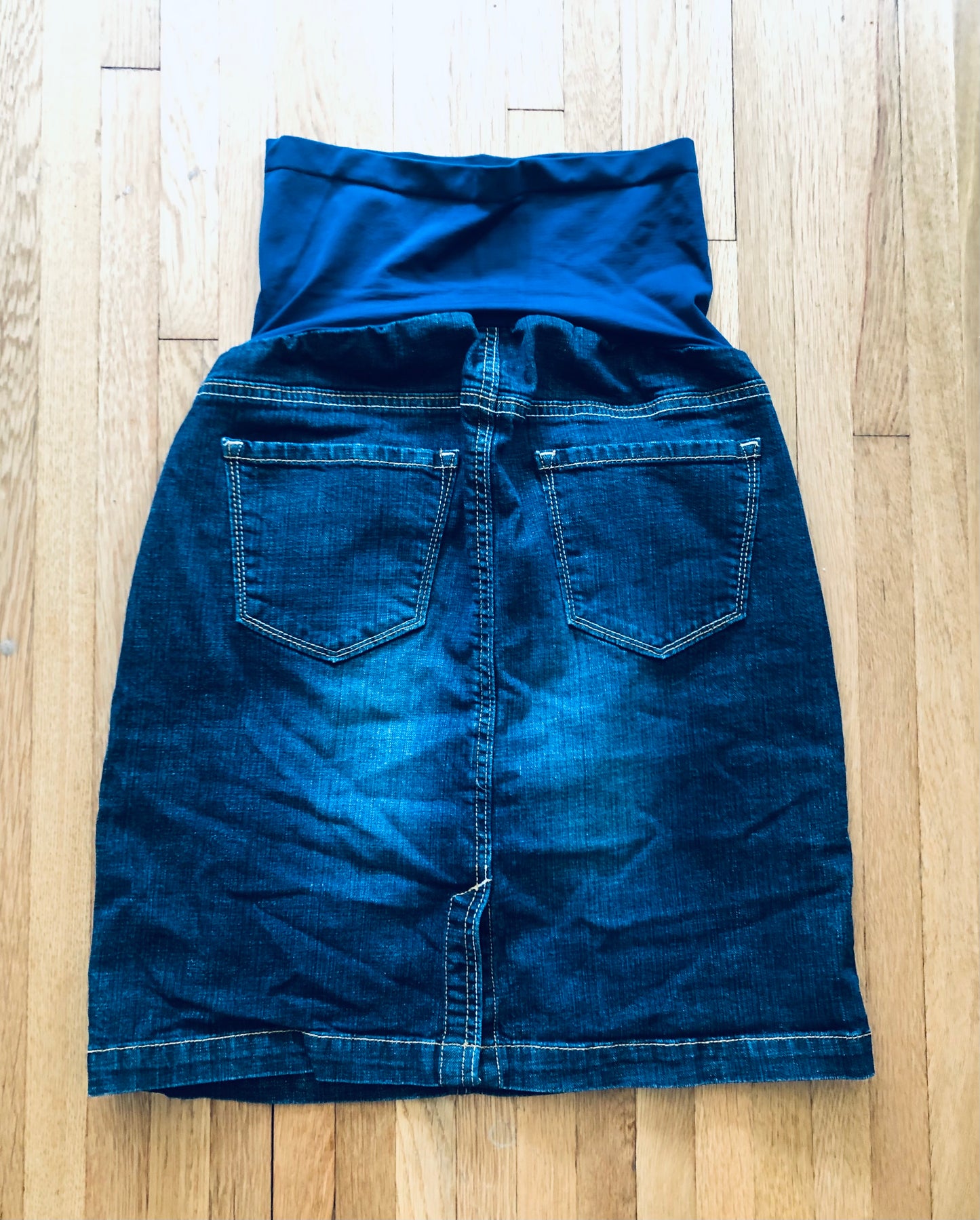 oh Baby by Motherhood denim skirt, M