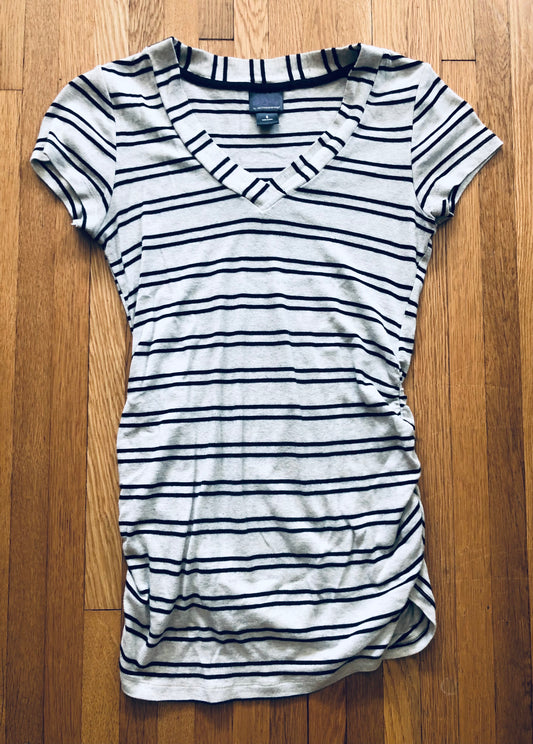 oh Baby by Motherhood striped v neck tee, S