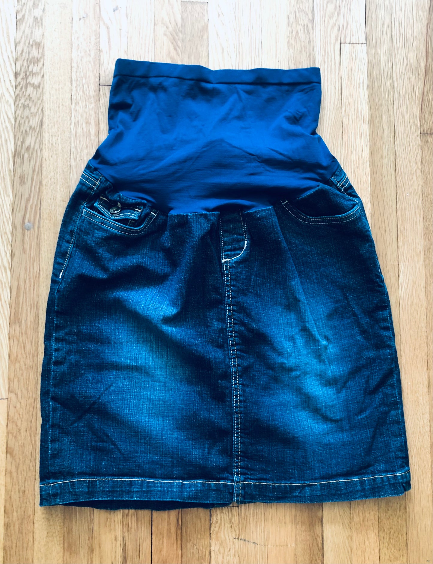 oh Baby by Motherhood denim skirt, M