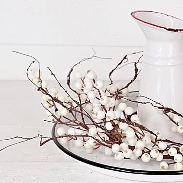 30822- 18in(6.5in)Wreath-White Snowberries with wispy twigs-